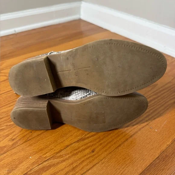 Dolce Vita Snakeskin Tavin Ankle
Boots Size 8M - Picture 5 of 6